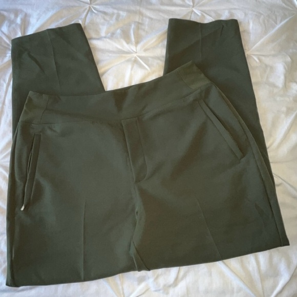 NWOT Athleta Endless High-Rise Pant In Color: “Aspen Olive” S/533636/10 SIZE 12 - Picture 7 of 12